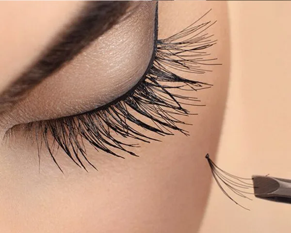 close up of eyelashes